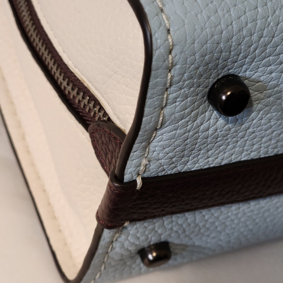 Coach NWT Cashin 22 - Picture 14 of 15